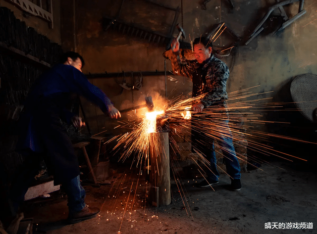 这年头仍有铁匠? 为不被淘汰他们学会了PS和建模, 作品你一定见过
