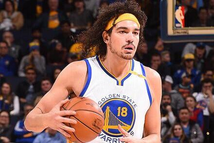 据记者chris haynes报道,据联盟消息人士透露,中锋安德森-瓦莱乔已经