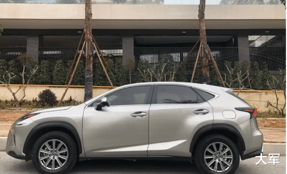 只能怪自己太傻 竟然真的认为雷克萨斯会很保值 现在真的是亏惨了 资讯风