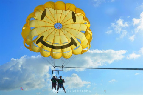 乐在长滩, 乘坐海上降落伞