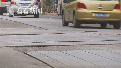 水城路电力施工: 地面钢板引发噪声问题 记者介入后已调整到位