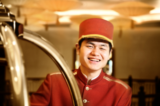 范红斌,电谷国际酒店前厅部礼宾部员工 他面目清秀