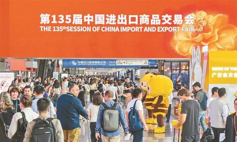 34万采购商用脚投票！脱钩喊了两年，中国外贸韧性藏不住了