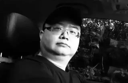 太子集团骨干刘忍被押解回国！两年前举报他的博主遭买凶杀害，真相曝光