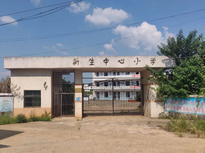 被父母虐待致死的12岁男孩：多次逃跑流浪，临死前被吊在太阳直射的三楼