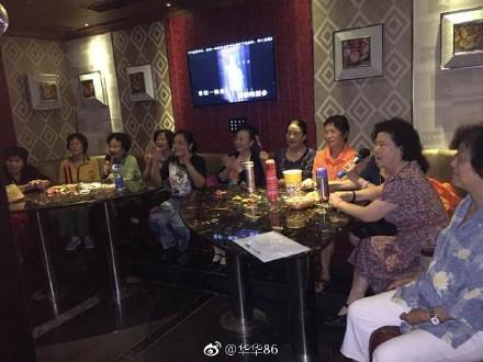 别小瞧老年人消费! 相约称霸KTV, 80%喜欢旅游, 60%爱手机发红包!
