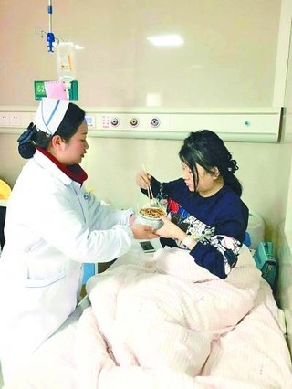 无亲人陪无钱无身份证明 21岁女子获医院收治产子
