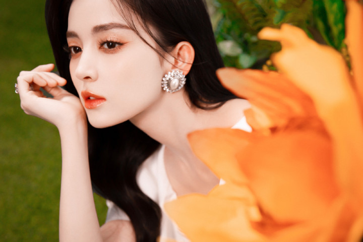 娜扎: 清丽优雅, 袅袅娉娉(古力娜扎 个人简历) - 聚缘娱乐网