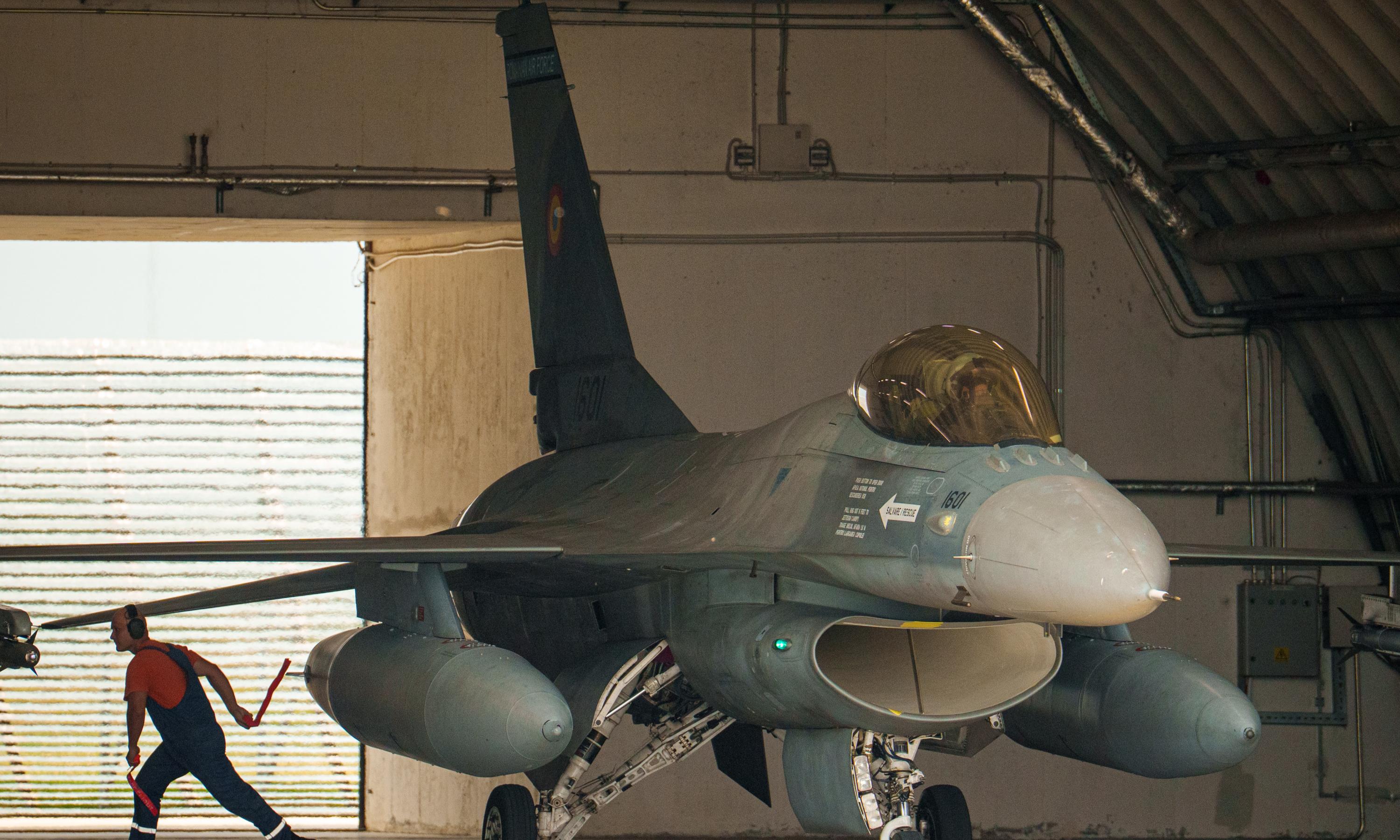 2架天竺葵越境，F-16升空22分钟全部击落：罗马尼亚为何坐不住了