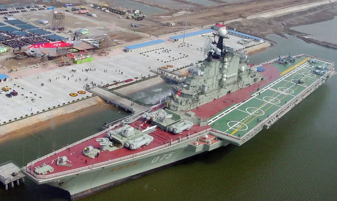 苏联的二代航母总共有四艘,它们分别是基辅号,明斯克号,新罗西斯克号