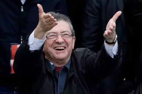 paul老板宣布支持菲永, 消费者拒买面包表抗议