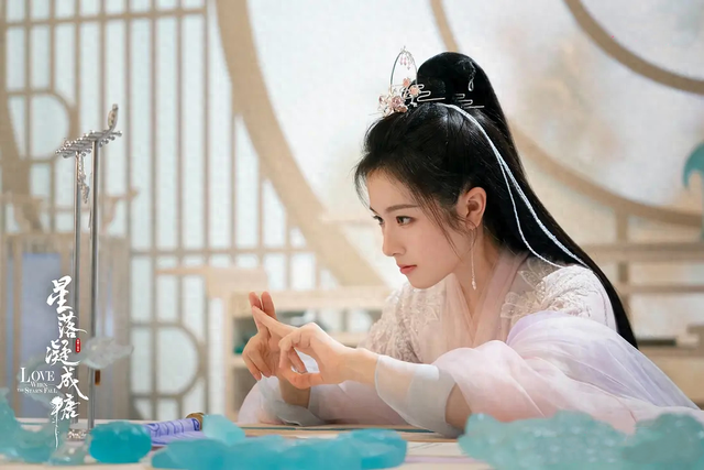 ���˾���δ��, ��������һ��װ����Ϯ, ���Щ��, ��������Խ(�������ݵĹ�װ��)