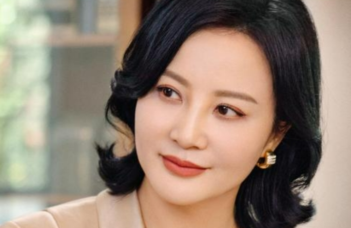 ���Ӿ硶�����쳾��, չ������������, ���Ǵ�ͳ�����ϵ�ż���(�����쳾ͻȻ����������)