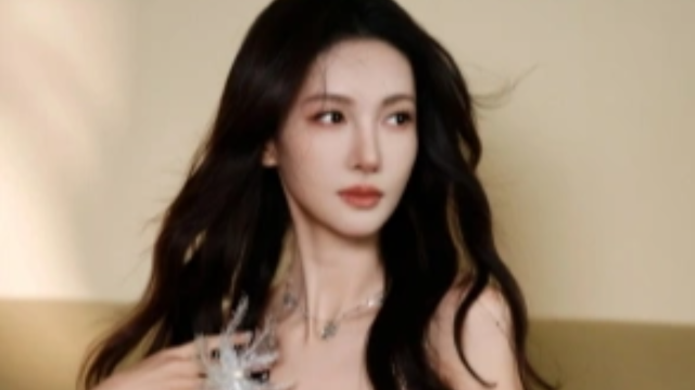 金晨避让犬只单车事故惊魂一刻