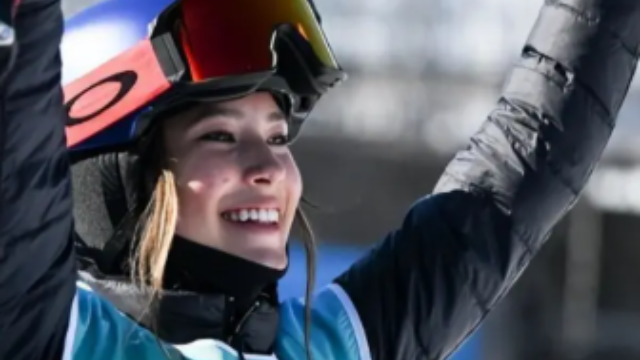 谷爱凌首滑摔倒次轮逆袭破局，日媒质疑赛道魔鬼设计