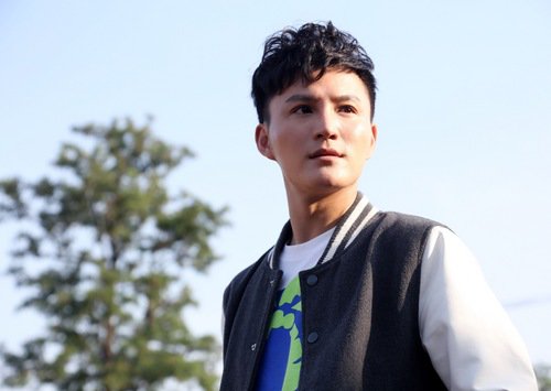 《当我们年轻的时候》上映 尹亮角色调皮有内涵