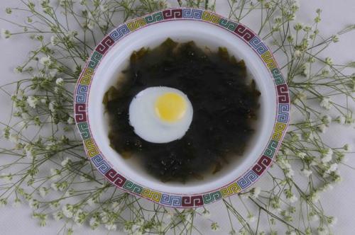 山东曲阜地方传统名菜乌云托月