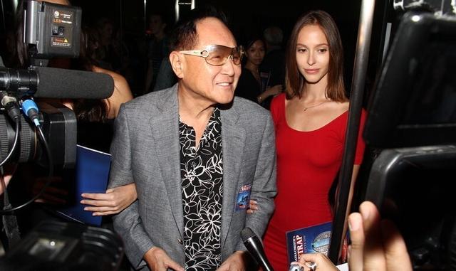 前夫身家千亿,现在丈夫身家也有数百亿,她却一分钱都不要他们的_zzd