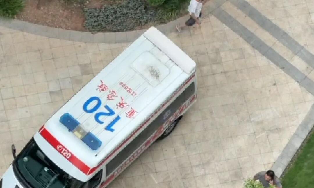 18楼坠亡男童母亲：控告丈夫过失致死获受理，仍在等立案答复