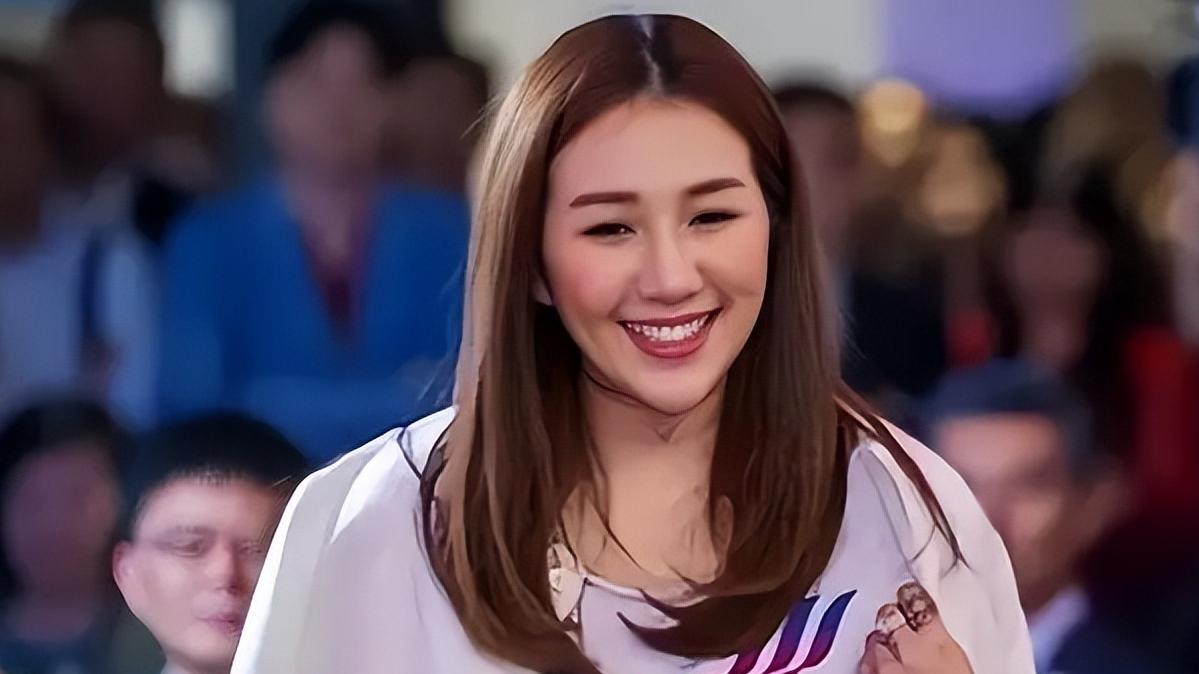 赌王的女儿何超盈: 倒贴14亿下嫁东北小伙, 结婚5年被丈夫宠成宝(何超盈辛奇隆八字)