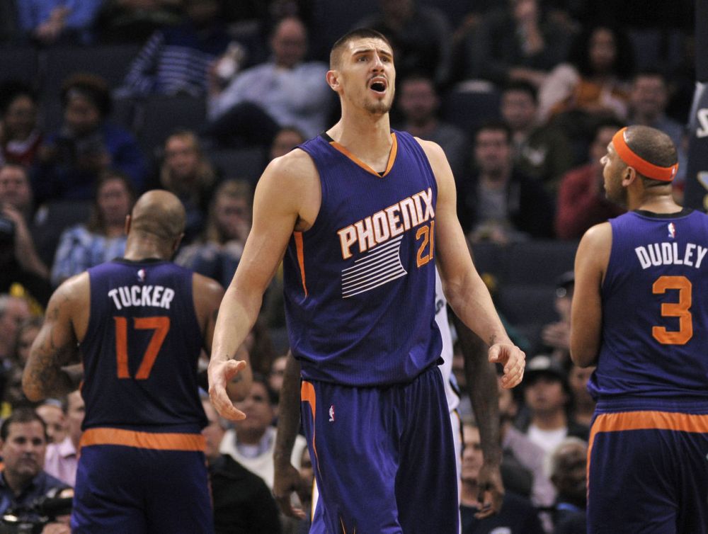 太阳队莱恩因冲突时离开板凳席被禁赛一场