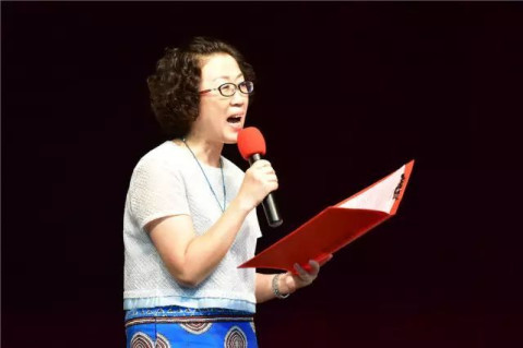 范圣龙,首届先锋班主任代表,求知小学青年教师 徐丹就 "做好学生引路