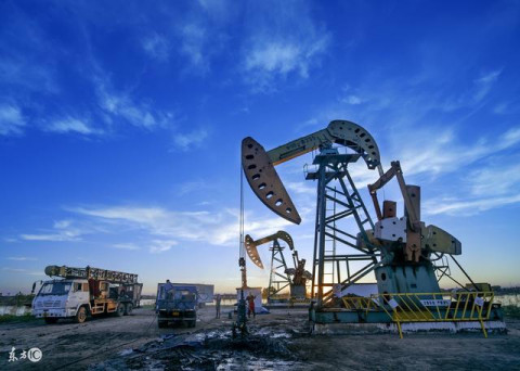 又一个美女如云的石油大国, 弃用美元结算, 投入人民币怀抱!