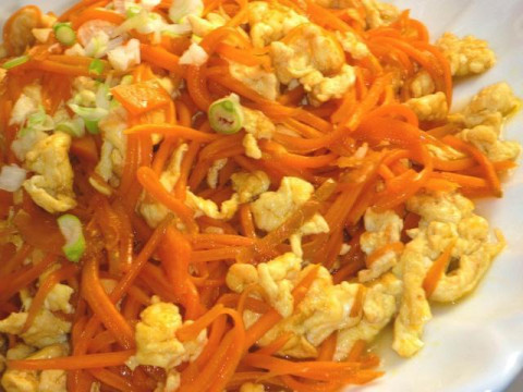 红萝卜丝炒蛋