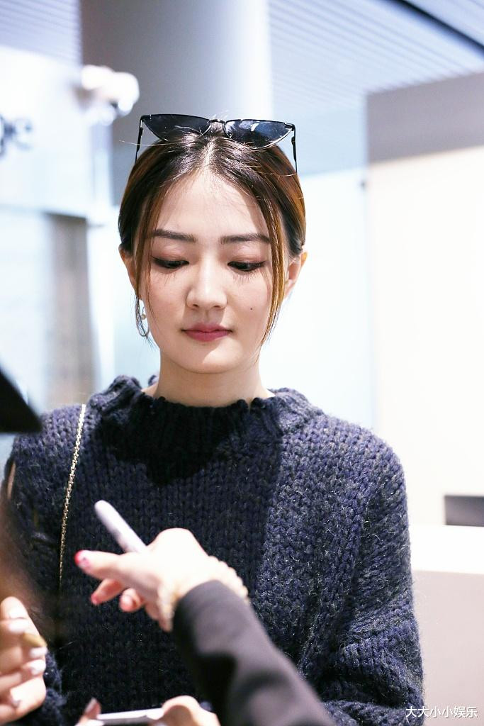 ��V����µķ�������: ����ں��ϵ����ʵ�Ӱ���ϵ�ʱ����ʾ(���ϵ����ʵ�Ӱ�ڼα�)