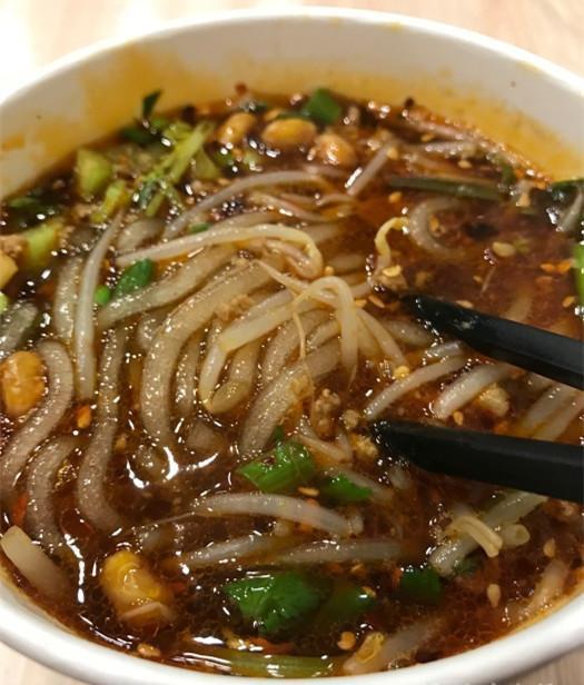 每天跑五公里去吃的酸辣粉, 终于得到老板的绝密配方了
