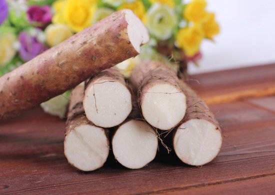 山药片中间没有心线,而木薯片中间有心线,尽管心线很小,但只要认真