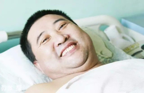 在医生的精心治疗下,段红兵的病情有了好转;在乡,村干部的多方协调下