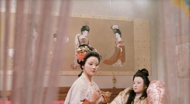 惜春不是贾敬的女儿 也不是贾政的女儿 她的父亲就藏在宁国府