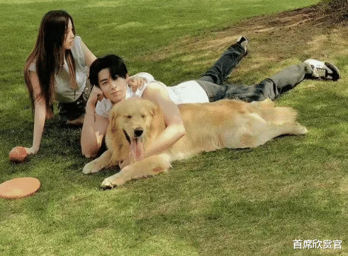 王鹤棣与大学同学相恋, 鸡腿成了他们的爱情信物!(王鹤棣最新路透)