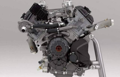 rc213v-s 的发动机与rc213v类似,采用紧凑的v型90°四缸设计,360°的