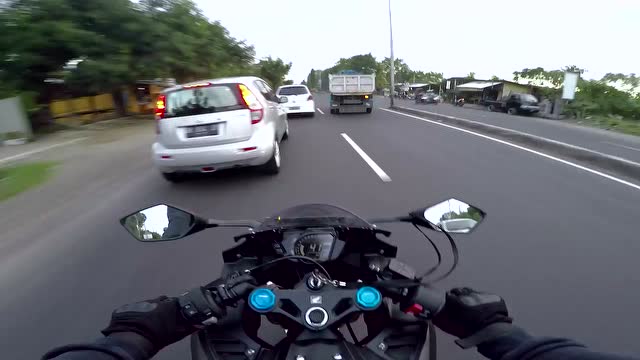 量運動型摩托車cbr250rr試駕感受讓人瘋狂 打開 遮罩層 倆男子打野豬