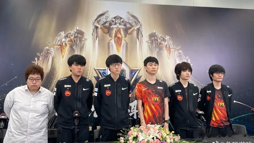 现在回头看，S11那时Nuguri加入FPX真的是双输的局吗？牛宝要退役了，这真的没想到！我不知道有