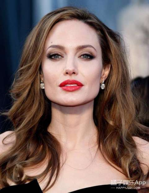 茱莉离婚后复出, 代言费全部用作慈善