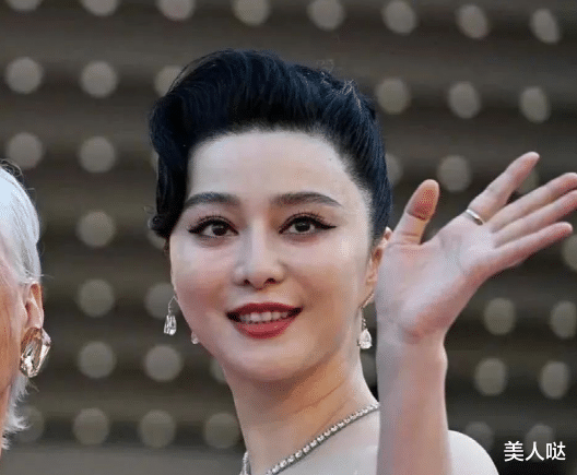 范冰冰的&ldquo;保质期&rdquo;太短! 生图下脸部肿胀鼻孔外翻似&ldquo;假冰冰&rdquo;, 高定裙穿出廉价网红感