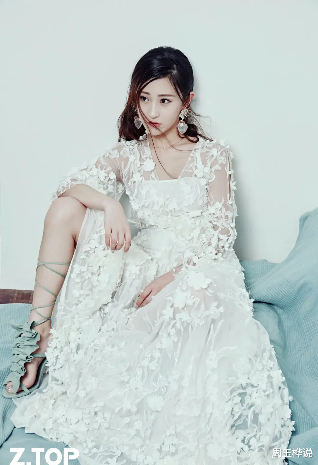 朱圣祎秀色可餐 白皙脚丫 美艳出众