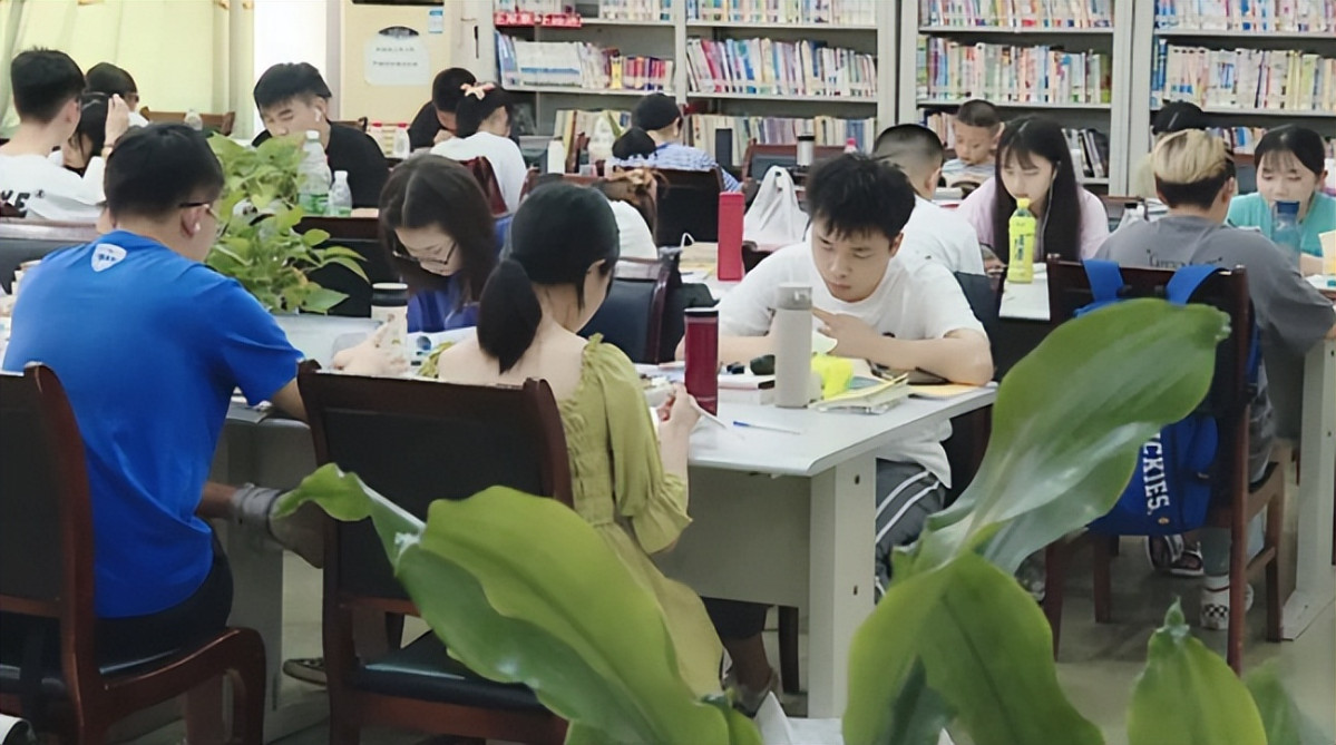 男大学生在图书馆对女生 下药 校方作出回应 过往 被扒出 资讯风