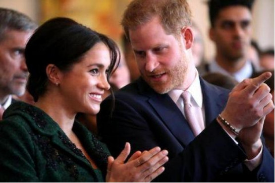 梅根又蹭王室热度 却惹怒美国议员 直接喊话让英国皇室管管他们 全网搜