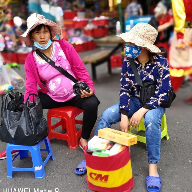 东兴口岸的朝汐越南妹