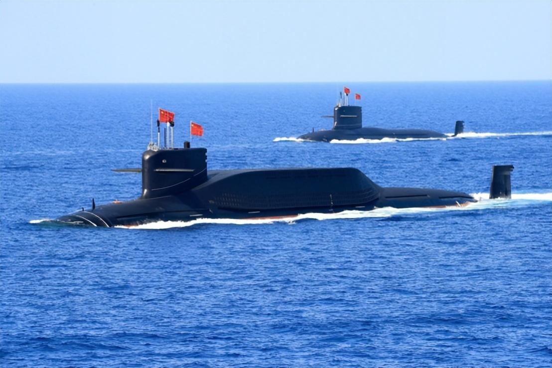 美媒: 中国正在扩建核潜艇基地, 核潜艇多到码头都放不下了