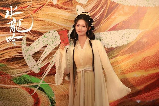 �߲���������װ������, Фս��������������������������ڴ�˭?