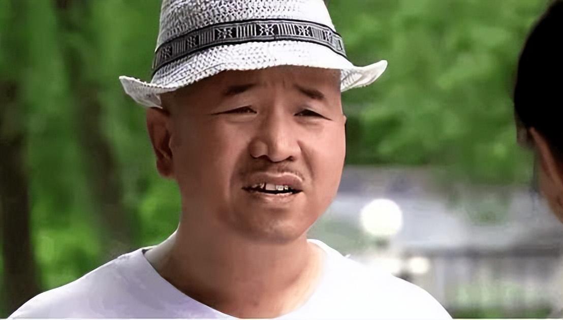 疑53岁"刘能"路边违停!