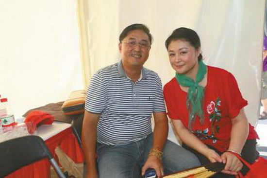 谢大脚于月仙与丈夫最后片场合照曝出,大脚超市幸福拥抱_zzd_学生时代