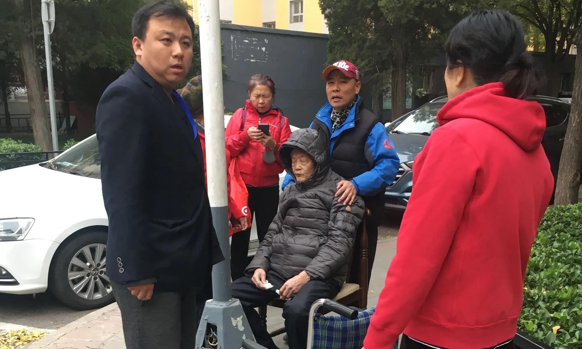 儿子失联兄妹拒养！北京七旬老人病倒，法院指定居委会当监护人