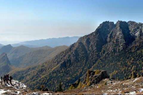 蘆芽山是管涔山的主峰,位於山西寧武,五寨,岢嵐縣境內,五寨縣城東南26