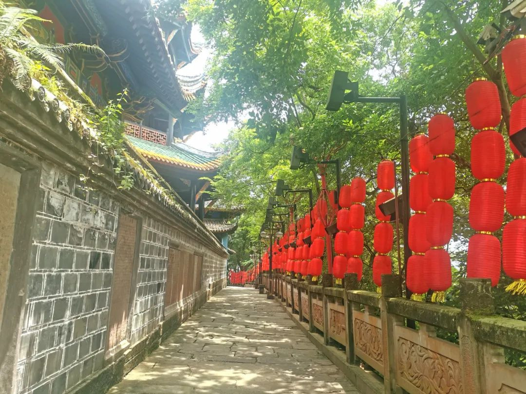 重慶新晉避暑地豐都 山上很涼快 景色很一般 信息峰